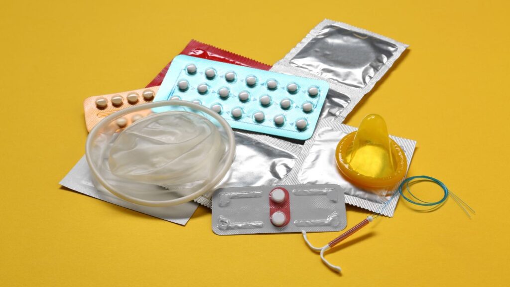 métodos contraceptivos para mulheres, hormonais e não hormonais
