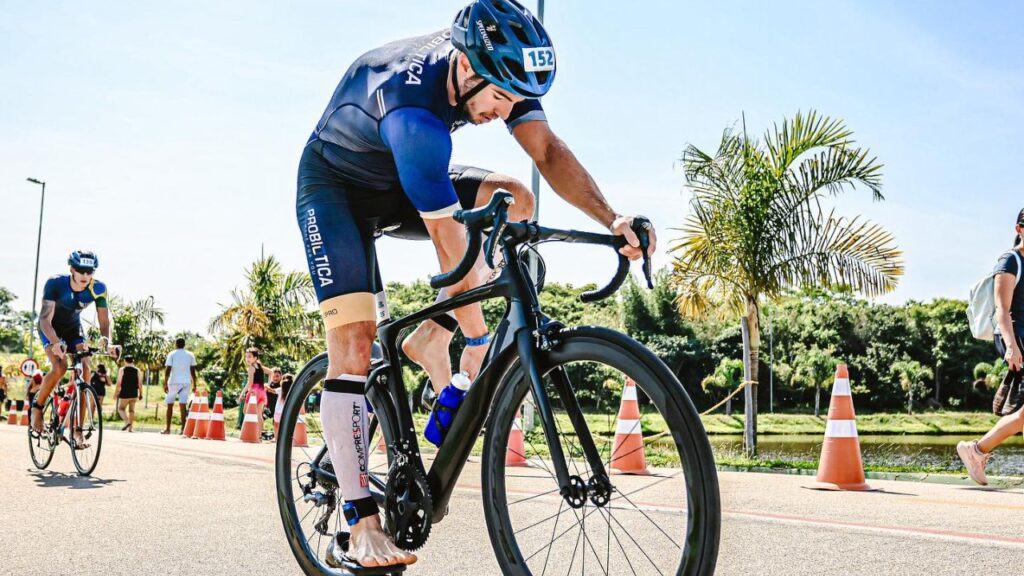 profissional praticando ciclismo