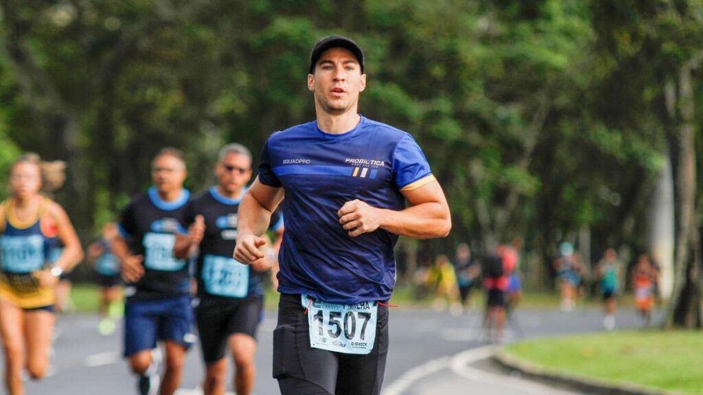 atleta probiótica praticando corrida