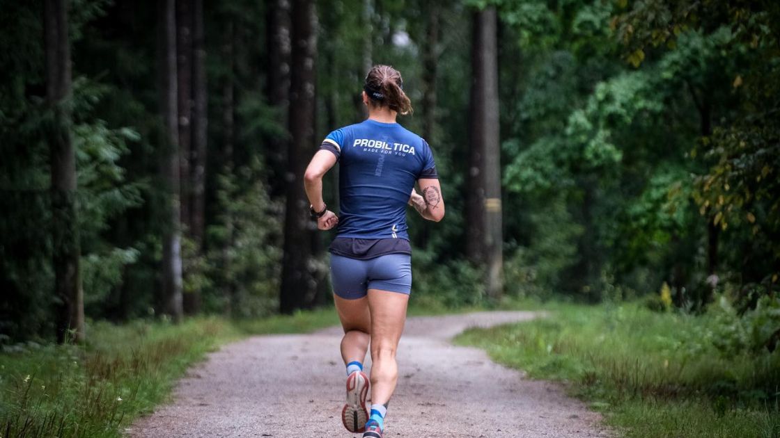 atleta probiótica praticando corrida