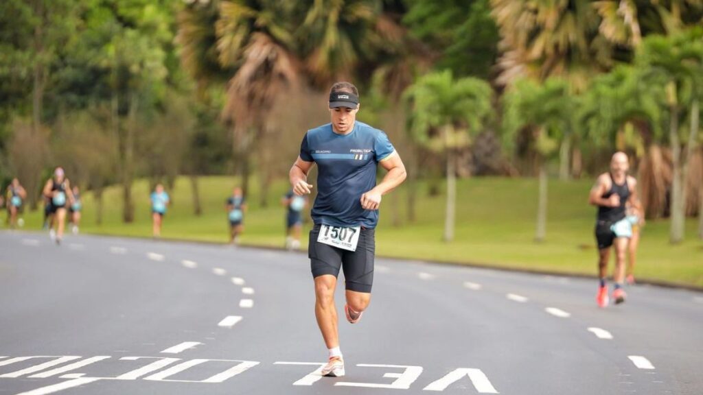 atleta probiotica praticando corrida