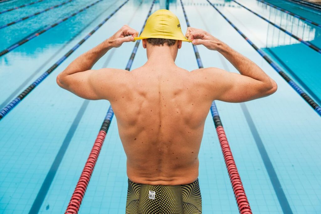 atleta Cesar Cielo parceiro probiótica praticando natação