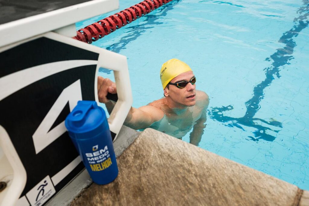 cesar cielo na raia da piscina