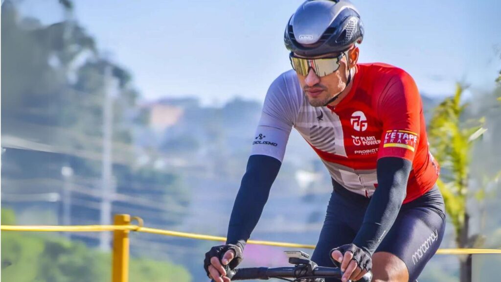 atleta Probiótica praticando ciclismo