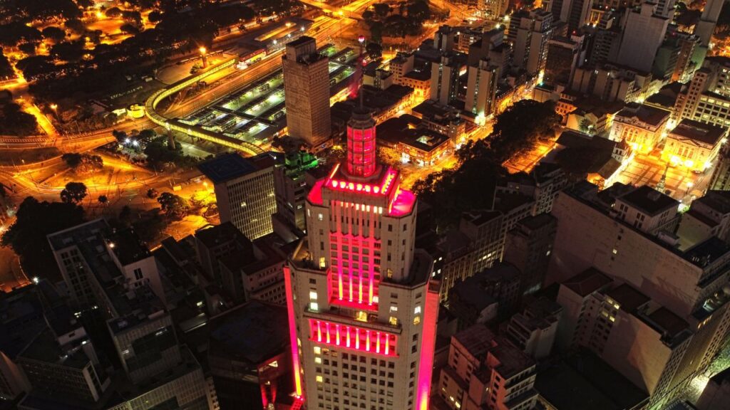 centro da cidade de São Paulo à noite em visão aérea