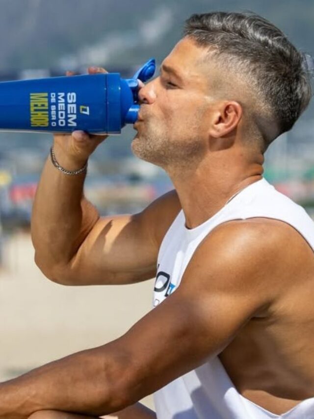 atleta probiotica diego ribas se hidratando