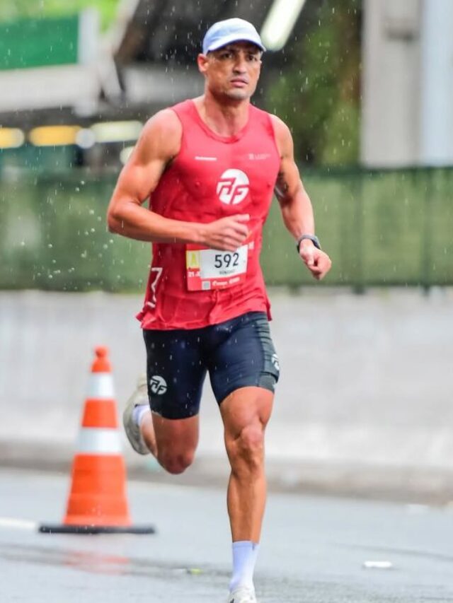 atleta probiótica douglas miranda correndo maratona na chuva