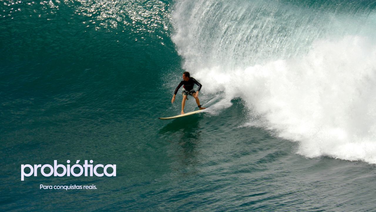 surfista durante onda
