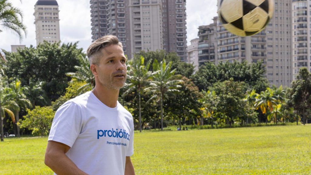 diego ribas atleta probiotiza jogando futebol