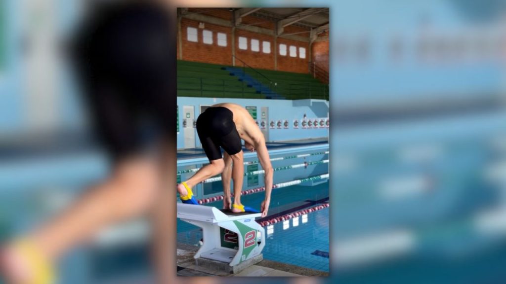 Cesar Cielo durante salto piscina